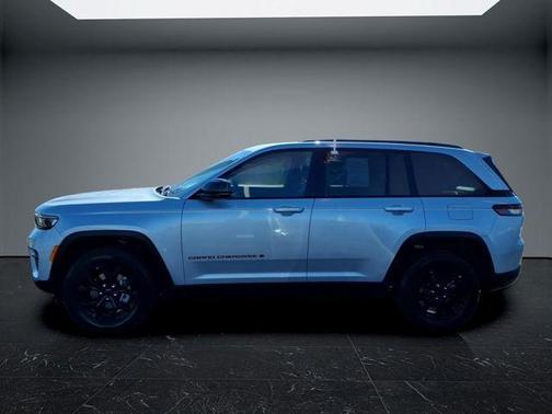 Silver Zynith 2025 Jeep Grand Cherokee Laredo