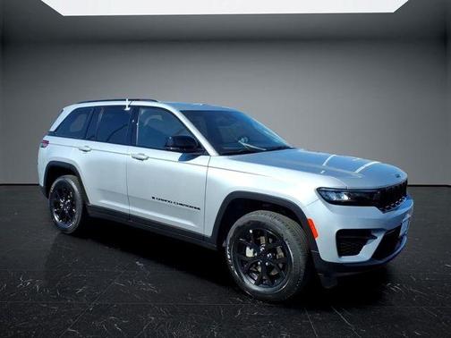 Silver Zynith 2025 Jeep Grand Cherokee Laredo