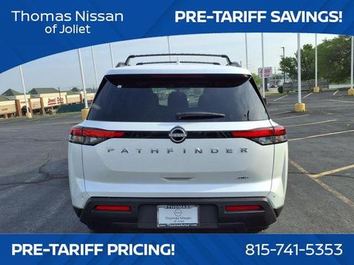 2025 Nissan Pathfinder SV