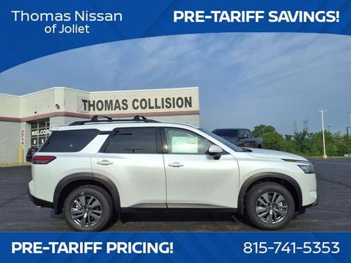 2025 Nissan Pathfinder SV