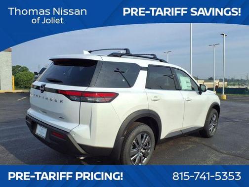 2025 Nissan Pathfinder SV