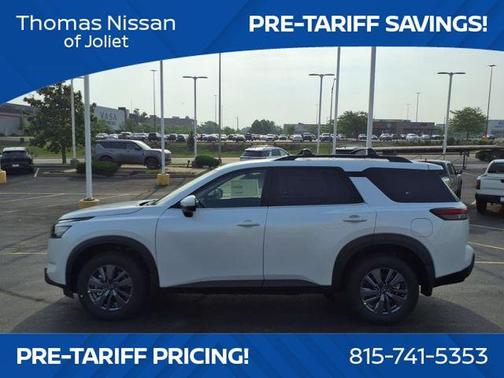 2025 Nissan Pathfinder SV