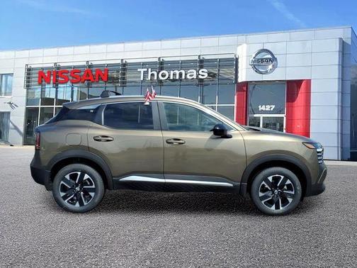 Canyon Bronze M 2026 Nissan Kicks SV