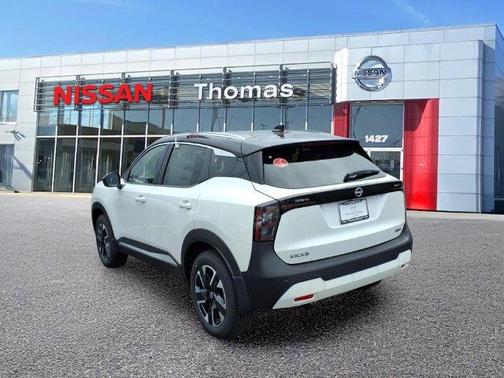2t Wht Blk Roof 2026 Nissan Kicks SV