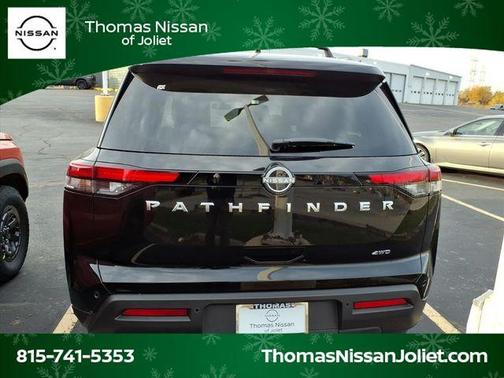 2025 Nissan Pathfinder SV