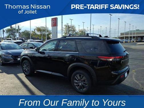 2025 Nissan Pathfinder SV