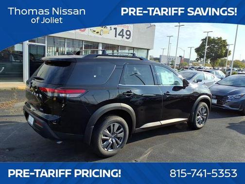 2025 Nissan Pathfinder SV