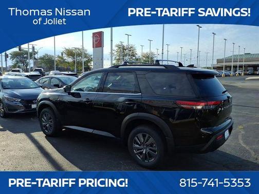 2025 Nissan Pathfinder SV