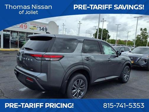 2025 Nissan Pathfinder S