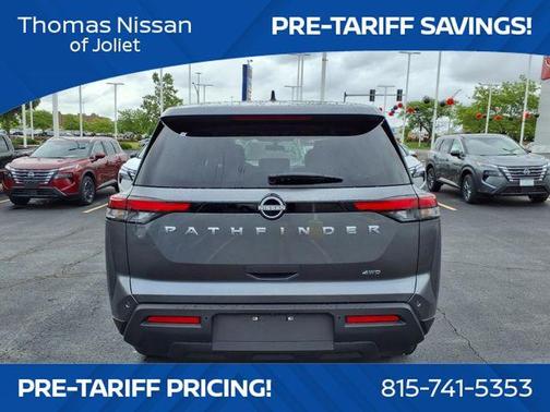 2025 Nissan Pathfinder S