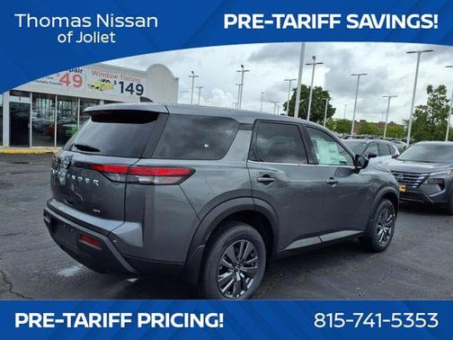 2025 Nissan Pathfinder S