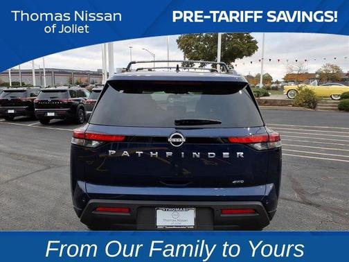 2025 Nissan Pathfinder SV