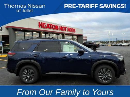 2025 Nissan Pathfinder SV