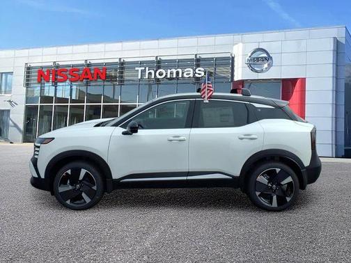 2t Wht Blk Roof 2026 Nissan Kicks SR