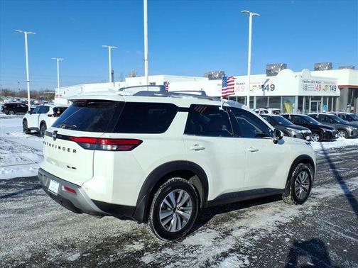 2023 Nissan Pathfinder SL