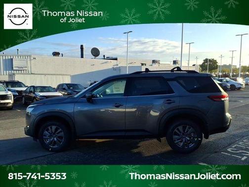 2025 Nissan Pathfinder SV