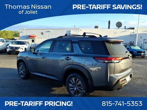 2025 Nissan Pathfinder SV