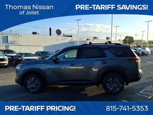 2025 Nissan Pathfinder SV