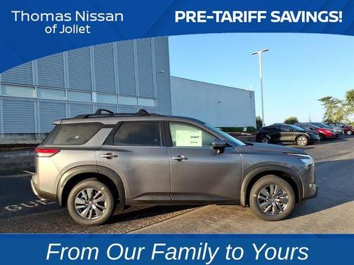 2025 Nissan Pathfinder SV