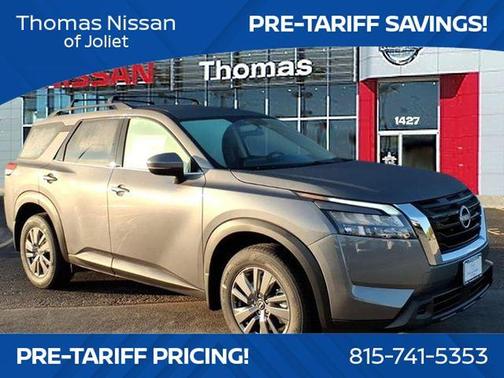 2025 Nissan Pathfinder SV