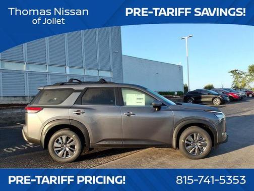 2025 Nissan Pathfinder SV