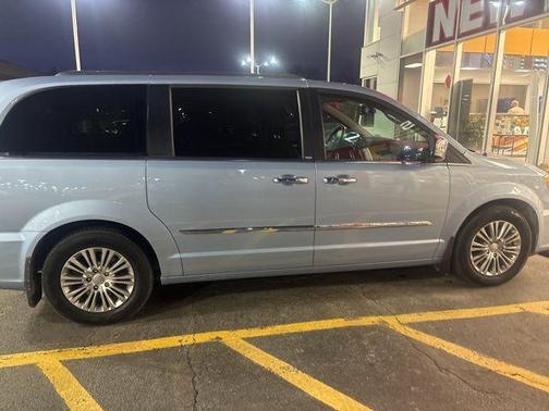 2013 Chrysler Town & Country Touring-L