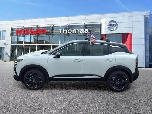 2t Wht Blk Roof 2026 Nissan Kicks SR