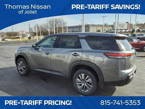 2025 Nissan Pathfinder S