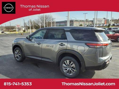 2025 Nissan Pathfinder S
