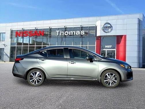 Gun Metallic 2025 Nissan Versa 1.6 SV