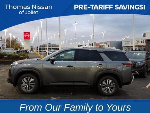 2025 Nissan Pathfinder SL