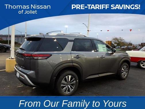2025 Nissan Pathfinder SL