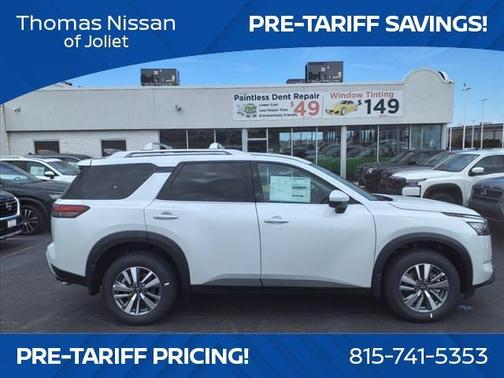 2025 Nissan Pathfinder SL