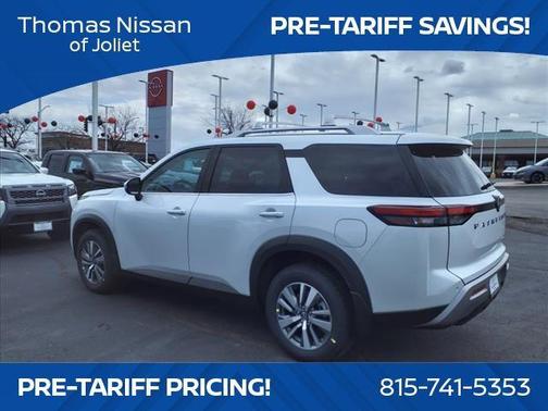 2025 Nissan Pathfinder SL