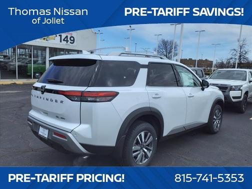 2025 Nissan Pathfinder SL