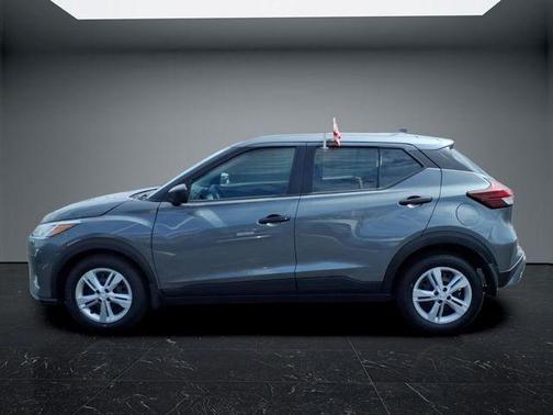 Gun Metallic 2025 Nissan Kicks Play S