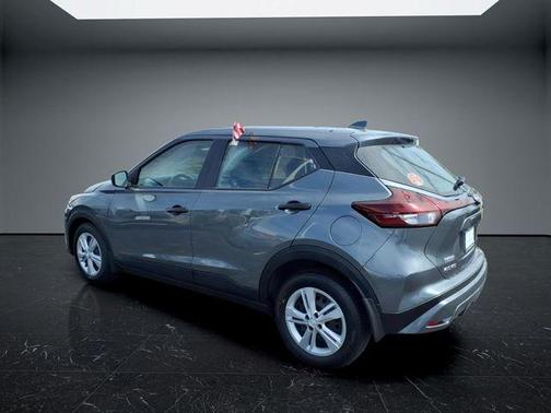 Gun Metallic 2025 Nissan Kicks Play S