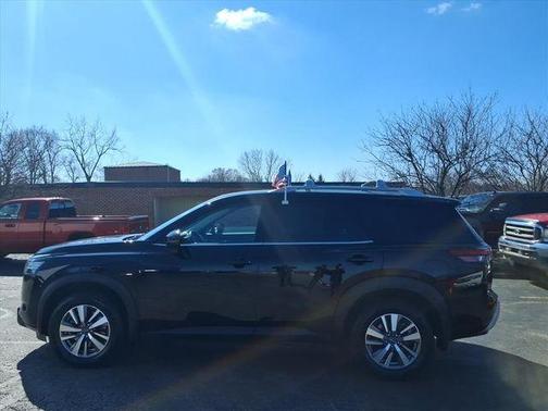 2024 Nissan Pathfinder SL