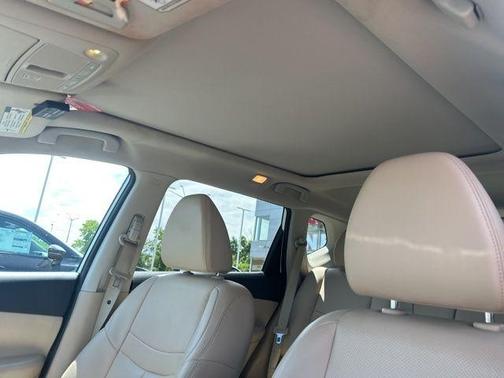 Pearl White 2016 Nissan Rogue SL