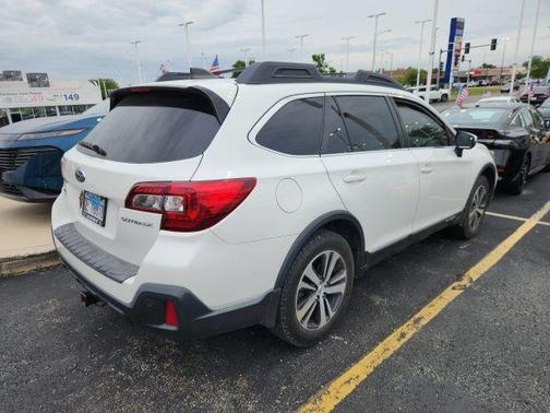Crystal White Pearl 2019 Subaru Outback 2.5i Limited