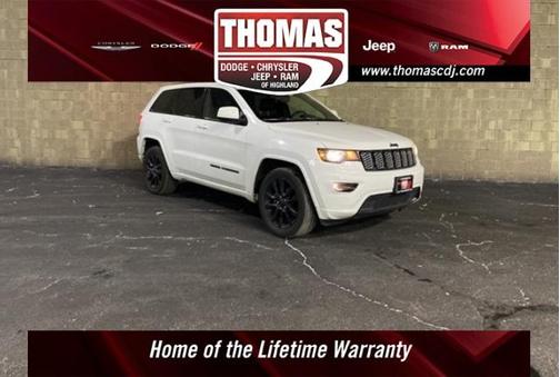Photo 1 of 8 of 2017 Jeep Grand Cherokee Altitude