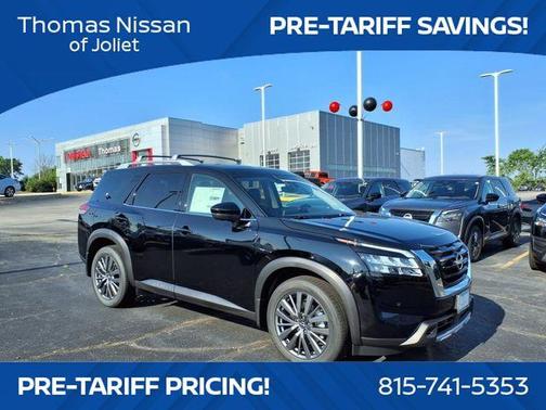 2025 Nissan Pathfinder SL