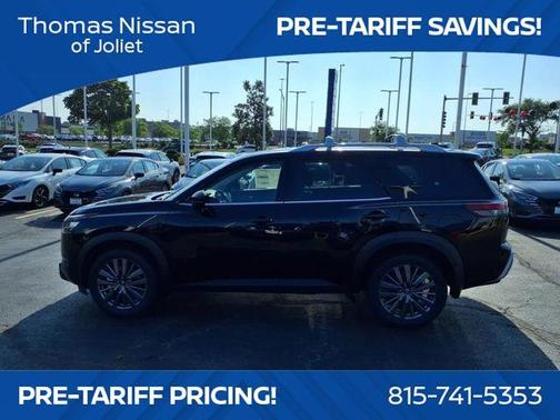 2025 Nissan Pathfinder SL
