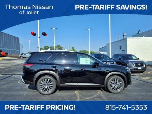 2025 Nissan Pathfinder SL