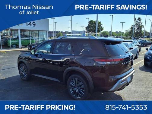 2025 Nissan Pathfinder SL
