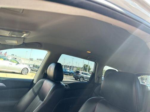 Glacier White 2019 Nissan Pathfinder SL