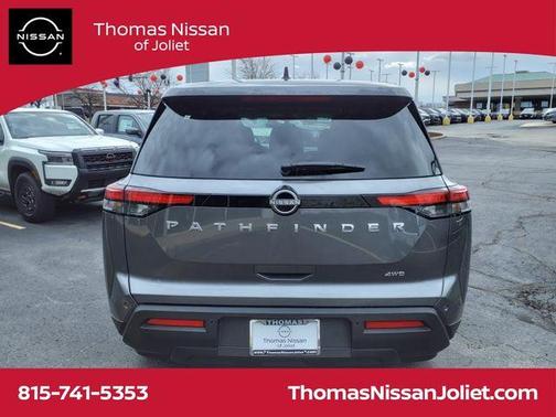 2025 Nissan Pathfinder S