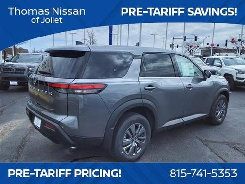 2025 Nissan Pathfinder S