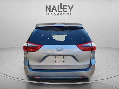 2020 Toyota Sienna XLE