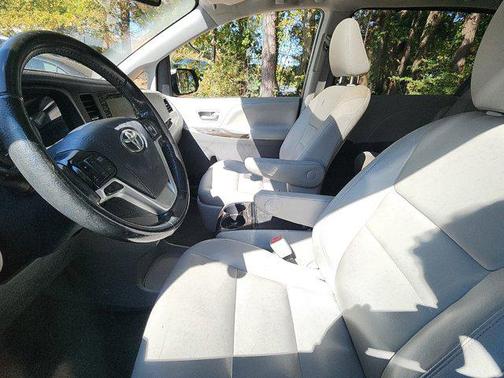 2020 Toyota Sienna XLE